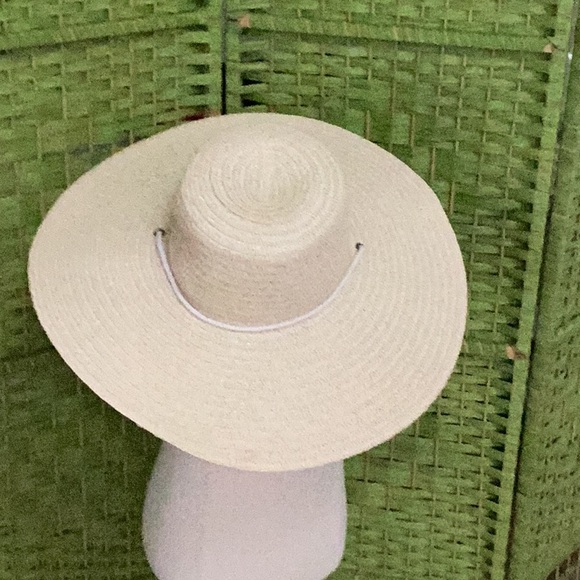 No Brand Accessories - 🌻NWOT Too Much Fun Big Floppy Hat Closet Must Have 🌻